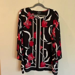Liz Claiborne slimming black top